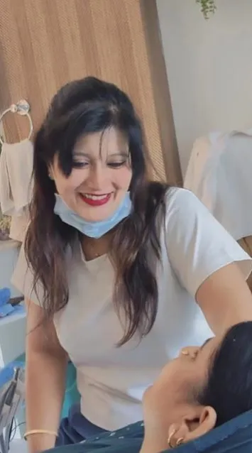 Dr. Arti Kumari smiling at the chair
