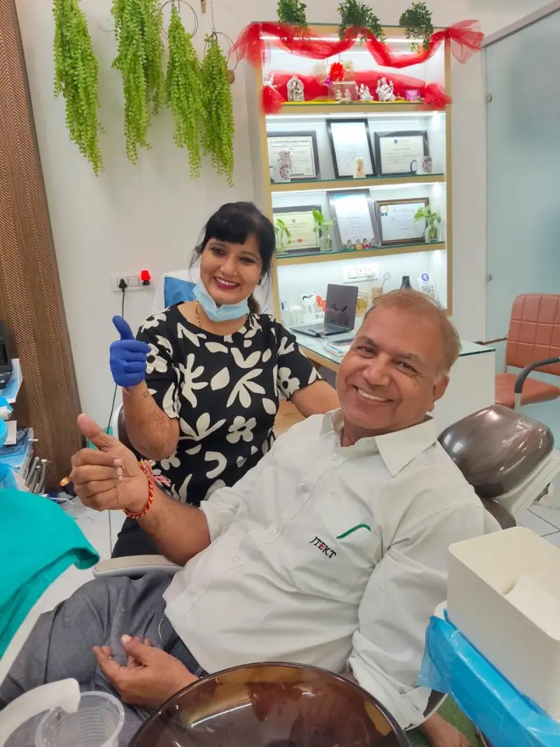 A happy patient with Dr. Arti Kumari after treatment